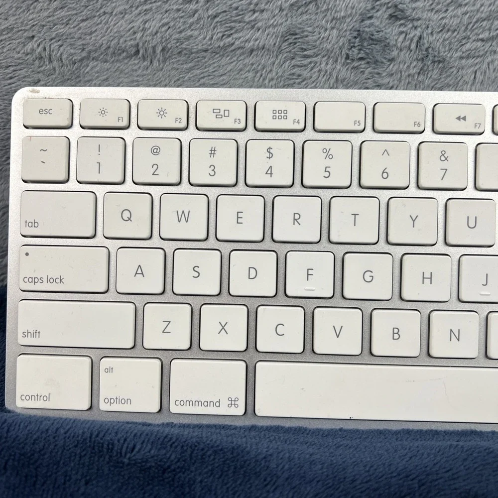 Apple OEM A1243 Aluminum USB Wired Keyboard - Numerical Keypad (For Parts Only)‎